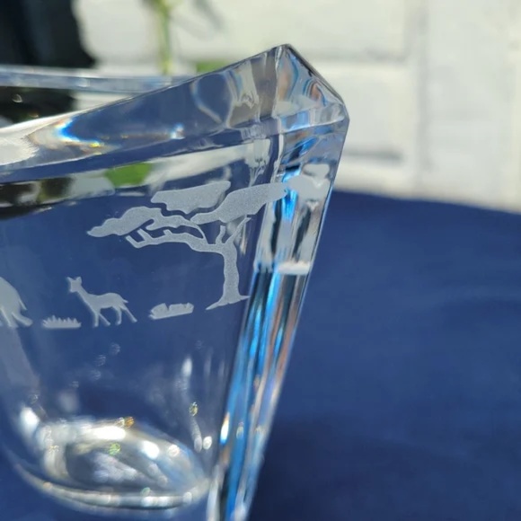Mikasa Safari Etched Pocket Vase - Picture 5 of 9